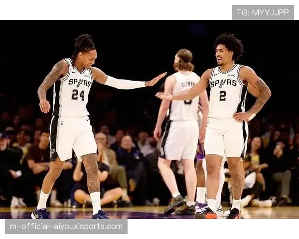 马刺福克斯与文班亚马挡拆后三分命中,打出12比2攻击波彻底击溃对手 马刺福克斯与文班亚马挡拆后三分命中,打出12比2攻击波彻底击溃对手